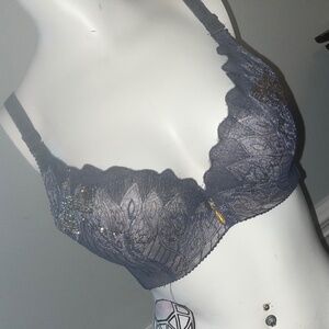 Leopard print corset top with pink bows and lace trim. Size: S #corsetry #leopar